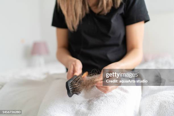 hair loss woman stock phot. - brush in woman's hair imagens e fotografias de stock