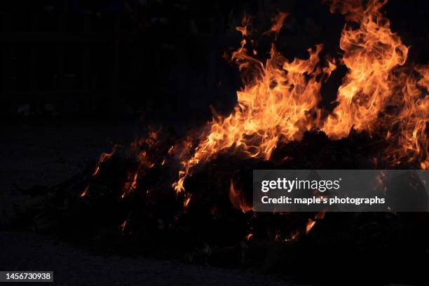 red flames - hephaestus god of fire stockfoto's en -beelden