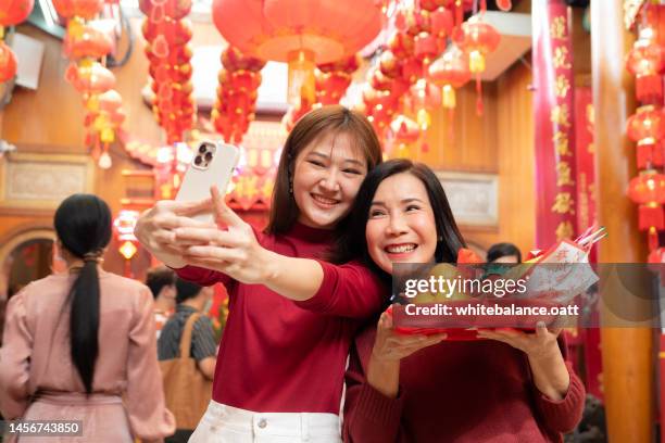 asian family praying buddha on chinese new year. - human prosperity stock pictures, royalty-free photos & images