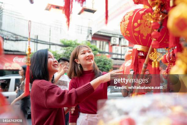 shopping for chinese new year. - 元宵節 個照片及圖片檔