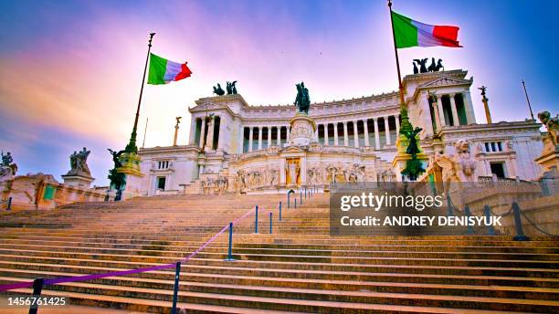 rome. piazza venezia. italian flag - bandiera italia foto e immagini stock