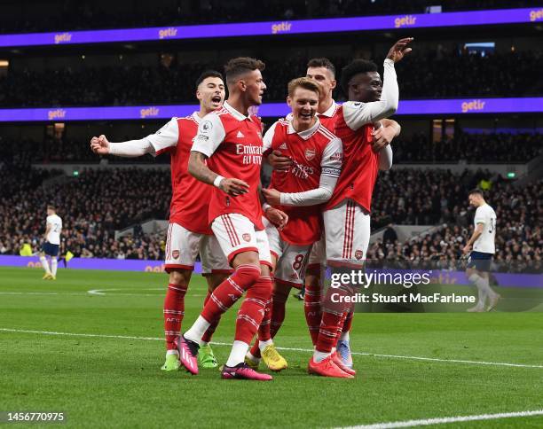Bukayo Saka celebrates scoring the 1st Arsenal goal with Ben White, Gabriel Martinelli and Martin Odegaard during the Premier League match between...