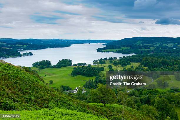 lake windermere, the lake district, uk - lago windermere fotografías e imágenes de stock