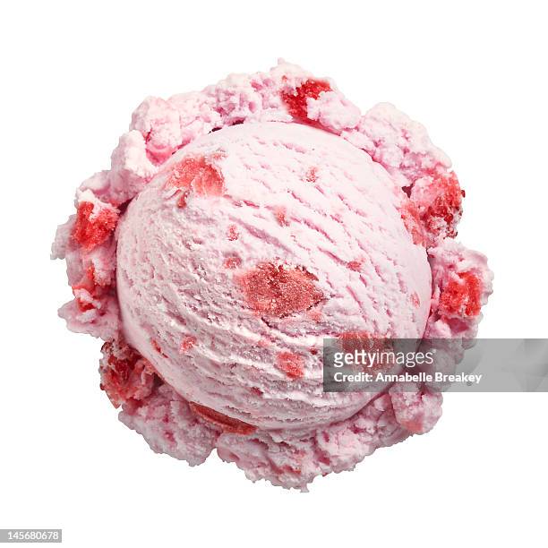 scoop of strawberry ice cream on white background - scoop shape photos et images de collection