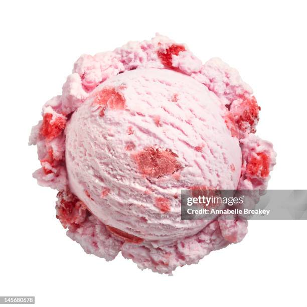 scoop of strawberry ice cream on white background - aardbeienijs stockfoto's en -beelden