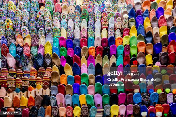 colorful moroccan slipper shoes - fez imagens e fotografias de stock