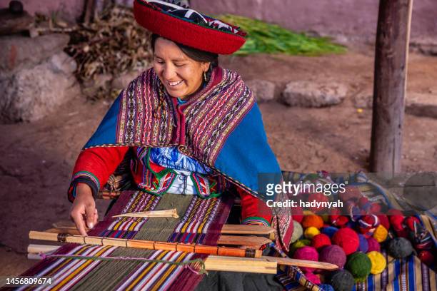 peruvian woman weaving, the sacred valley, chinchero - quechua stock pictures, royalty-free photos & images