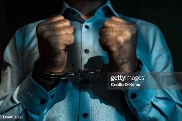 verhafteter geschäftsmann - entführung verbrechen stock-fotos und bilder