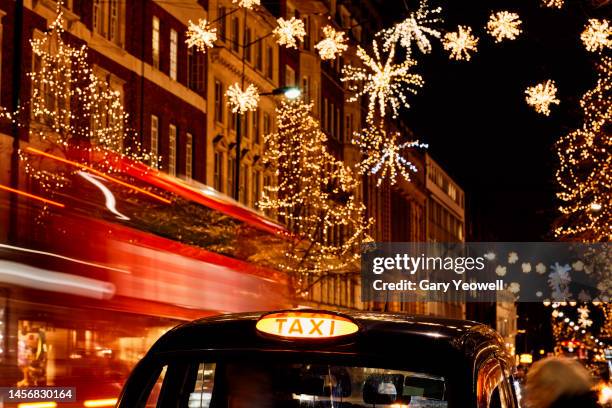 christmas in london with taxi and bus - london taxi stock pictures, royalty-free photos & images