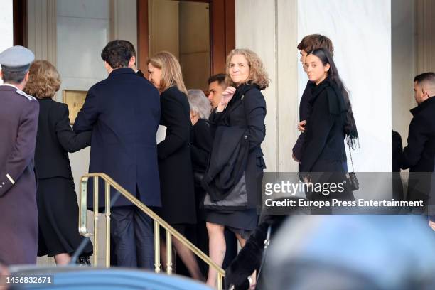 Queen Sofia, accompanied by her grandchildren, her daughters and her sister Irene, arrives at the Grande Bretagne hotel, January 16 in Athens, Greece.