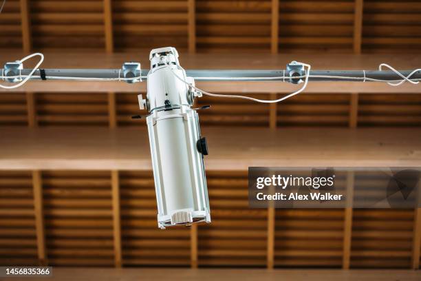 a white stage theatre light mounted on a bar - power television show stock-fotos und bilder