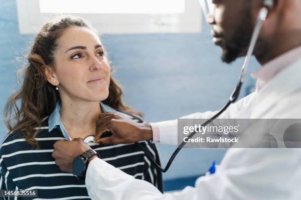 patient being attended by her physician - physicians attending stock pictures, royalty-free photos & images