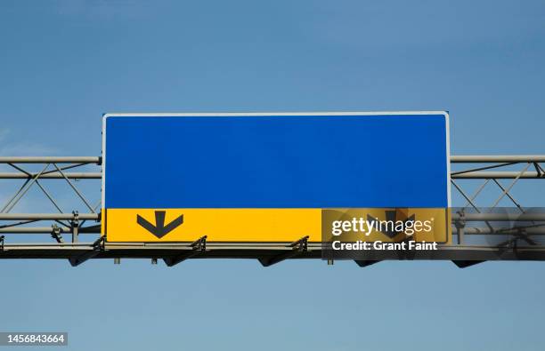 blank highway. sign - berlin billboard stock pictures, royalty-free photos & images