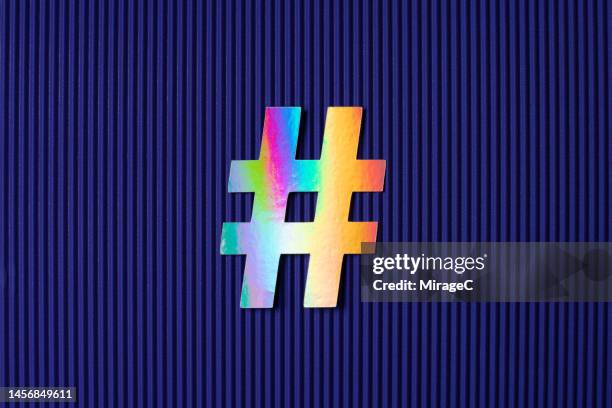 holographic colored hashtag paper craft - hashtag stockfoto's en -beelden