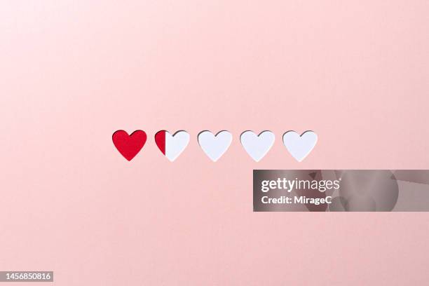 low heart rating with only one heart, dissatisfaction bad review - heart attack stock pictures, royalty-free photos & images