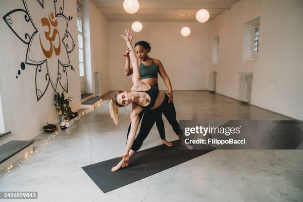 private yoga lesson of a personal trainer in a yoga studio - professor de ioga imagens e fotografias de stock