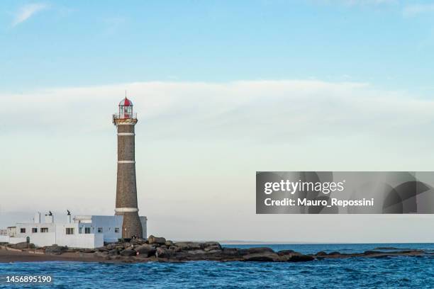 faro en la ciudad de josé ignacio en uruguay. - jose ignacio lighthouse fotografías e imágenes de stock