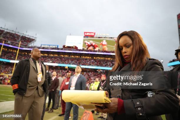 Broadcaster Pam Oliver of Fox on the sideline during the NFC Wild Card playoff game between the San Francisco 49ers and the Seattle Seahawks at...