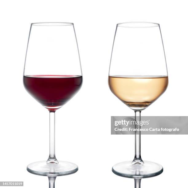 wine glasses - copa de vino fotografías e imágenes de stock