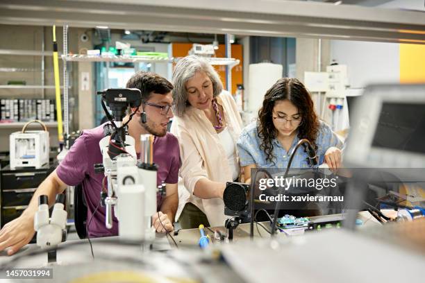 college instructor and electrical engineering students - electronics engineering students stock pictures, royalty-free photos & images