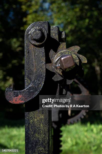 canal lock gate mechanism, huddersfield canal, uppermill, greater manchester - oldham stock pictures, royalty-free photos & images