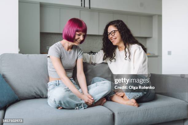 parenthood advice and family bonding. mother smiling and having fun with her teen daughter at home - laughing teen stockfoto's en -beelden