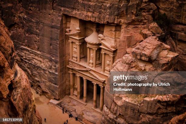 the treasury, al khazneh, petra jordan - jordanië midden oosten stockfoto's en -beelden