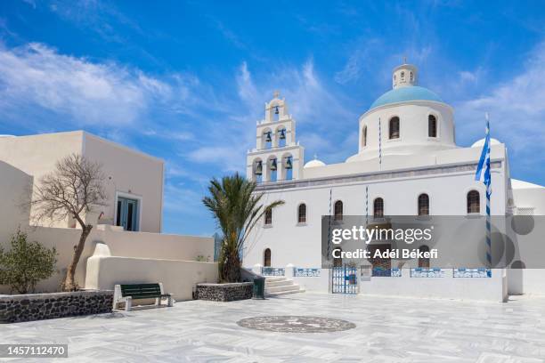 church of panagia of platsani, oia caldera square, greece - mar egeo fotografías e imágenes de stock