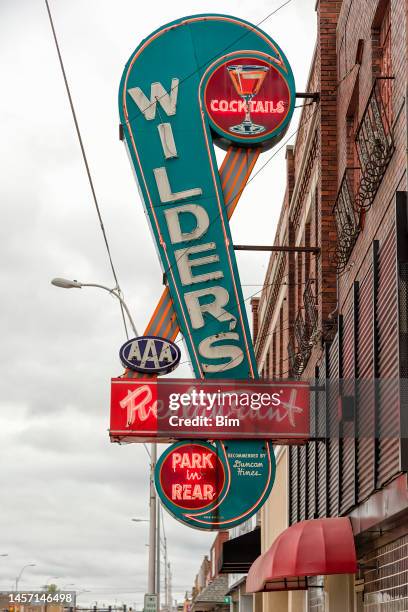 restaurant sign in joplin, missouri - joplin stock pictures, royalty-free photos & images