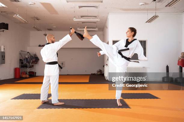 para-taekwondo - self defence stock pictures, royalty-free photos & images