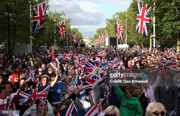 General view of atmosphere along the Mall ahead of the Diamond Jubilee concert at Buckingham Palace on June 4, 2012 in London, England. For only the...