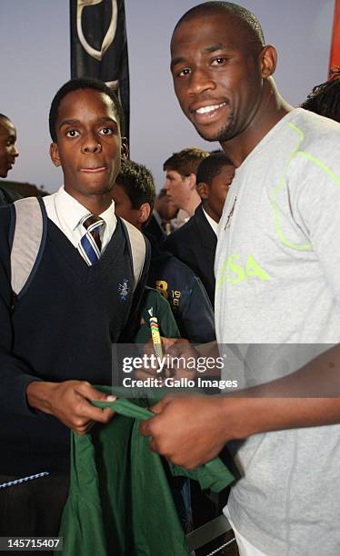 Young fan with Siya Kolisi during the South African national rugby team training session at Northwood Crusaders Rugby Club on June 04, 2012 in...