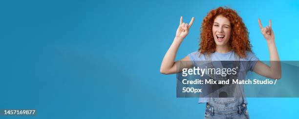 daring cool sassy redhead ginger girl curly natural hairstyle winking - foxy lady stock-fotos und bilder