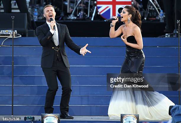 Singers Gary Barlow and Cheryl Cole performs on stage during the Diamond Jubilee concert at Buckingham Palace on June 4, 2012 in London, England. For...