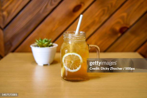 close-up of drink in jar on table - frasco para conservas fotografías e imágenes de stock