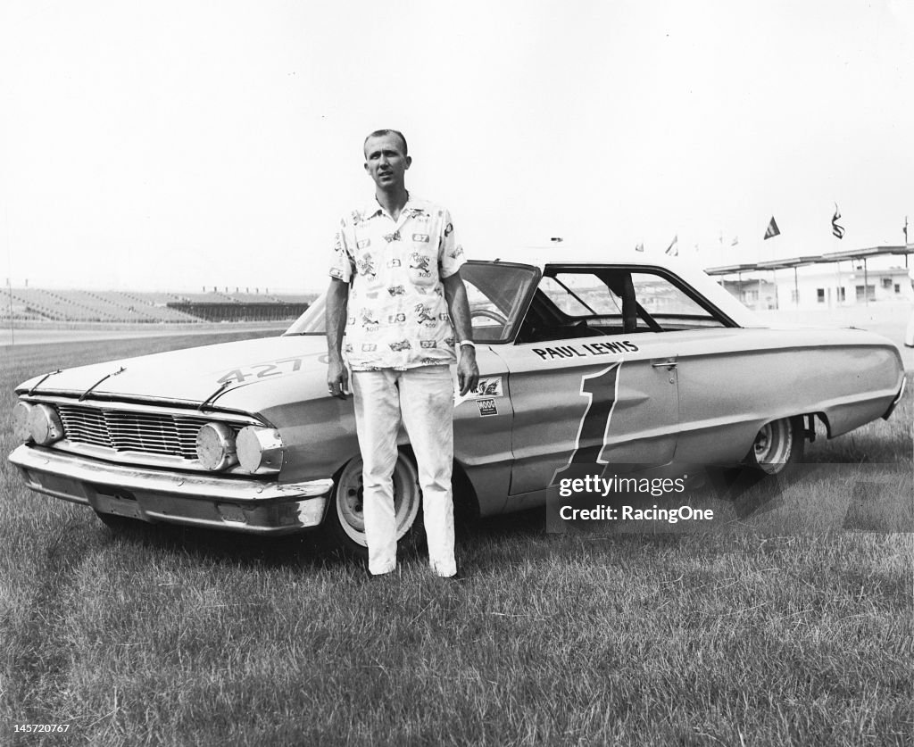 Paul Lewis Races Paul Lewis of Johnson City, TN, drove his 1964 Ford to a 16th place ...