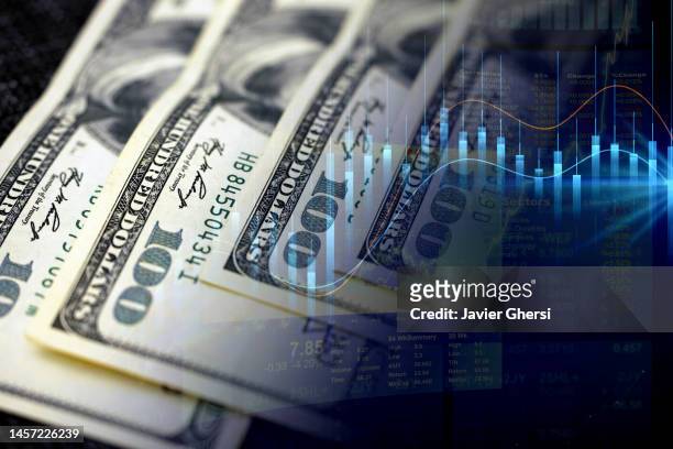 100 dollar cash bills and stock market indicators - banking crisis foto e immagini stock