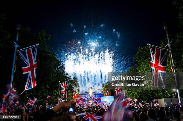 The crowds enjoy the fireworks over Buckingham Palace during the finale of the Diamond Jubilee Buckingham Palace Concert on June 4, 2012 in London,...