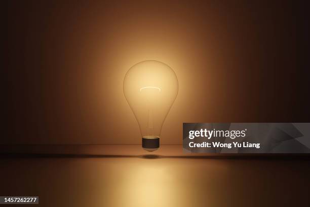 light bulb floating in dark background ,3 render - big idea stock-fotos und bilder