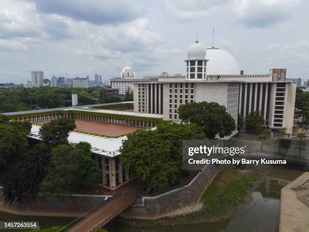 istiqlal mosque, jakarta indonesia. - masjid istiqlal stock pictures, royalty-free photos & images