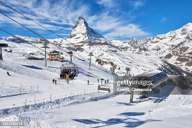 ski lift at matterhorn peak, zermatt, switzerland - estância de esqui imagens e fotografias de stock