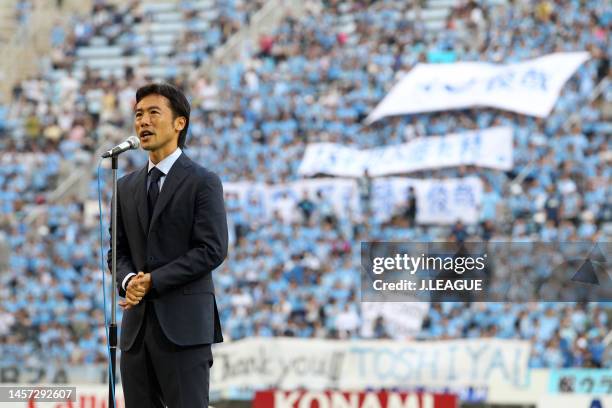 Retired Toshiya Fujita speaks to fans prior to the J.League J1 match between Jubilo Iwata and Consadole Sapporo at Yamaha Stadium on July 14, 2012 in...