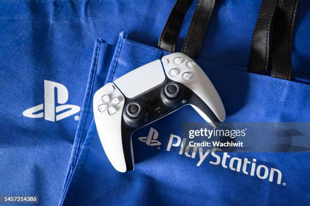 Playstation 5"s DualSense game controller