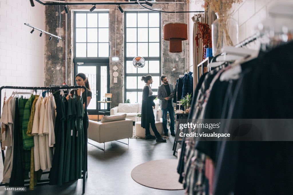 Compras en boutique moderno