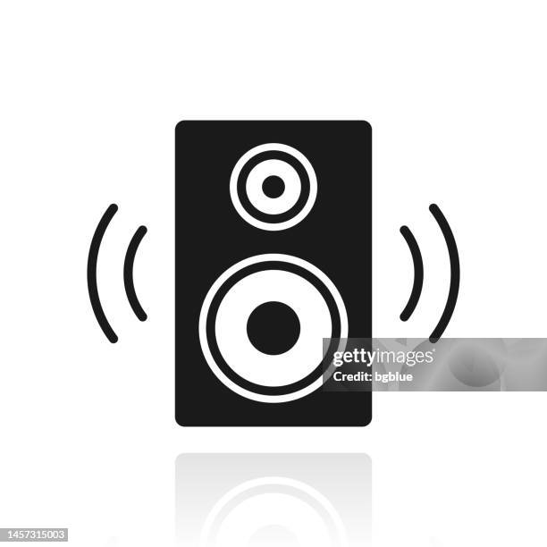 ilustraciones, imágenes clip art, dibujos animados e iconos de stock de orador. icono con reflejo sobre fondo blanco - amplifier