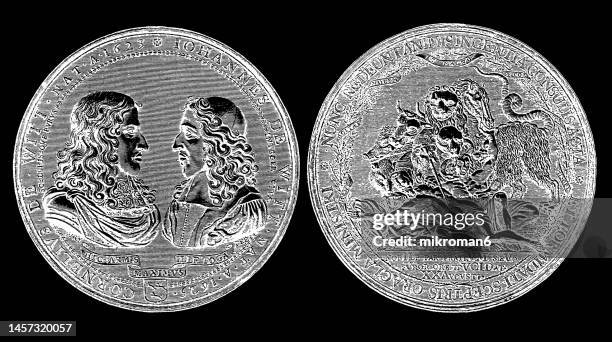 old engraved illustration of silver commemorative medal on the murder of johan and cornelis de witt (busts of two men, including a banderole with inscription, facing each other) - change award stock pictures, royalty-free photos & images