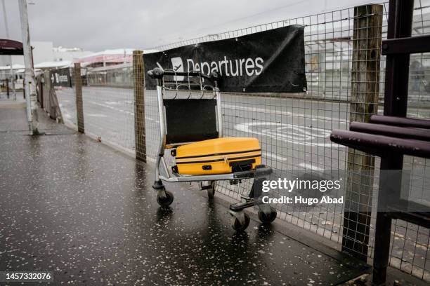 suitcase at edinburgh airport. - luggage trolley stock pictures, royalty-free photos & images