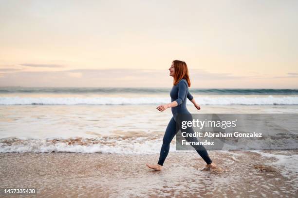 slim bare foot woman walking along the beach - beautiful bare women fotografías e imágenes de stock