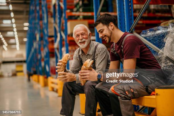 work and laugh more - story telling in the workplace stockfoto's en -beelden