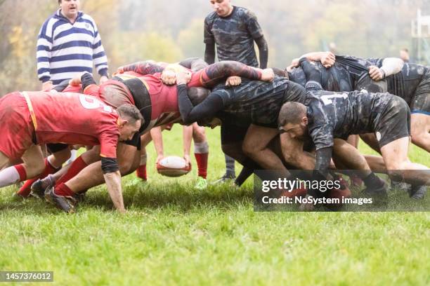 rugby teams performing scrum - rugby league stockfoto's en -beelden